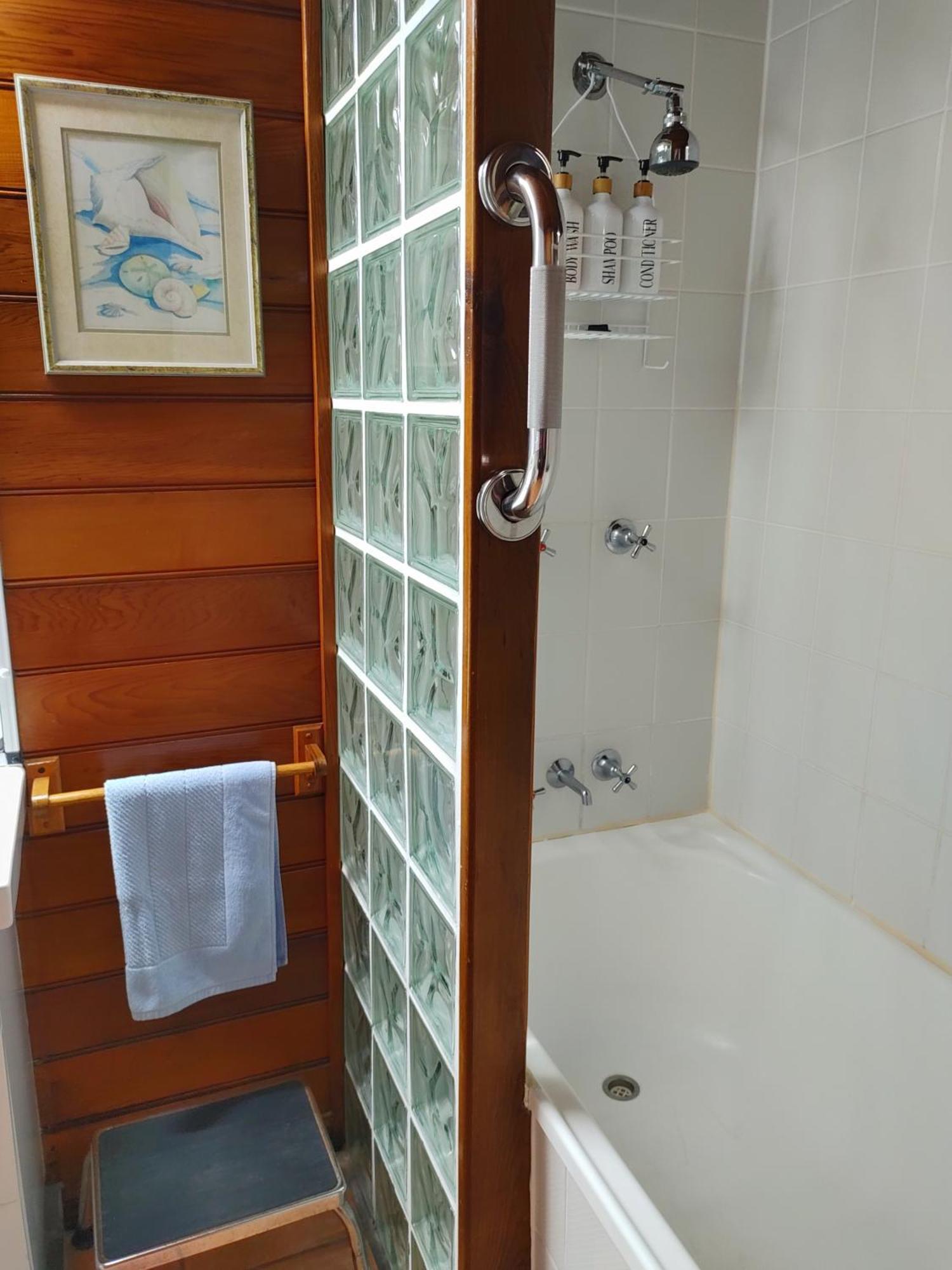 Beachside Cottage - A Private Peaceful Hidden Gem 50M To Beach Nelly Bay Bagian luar foto